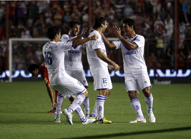 Vélez estrenó el título con un triunfo ante Argentinos