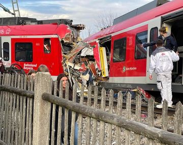 Al menos un muerto y 14 heridos por un choque de trenes en Alemania