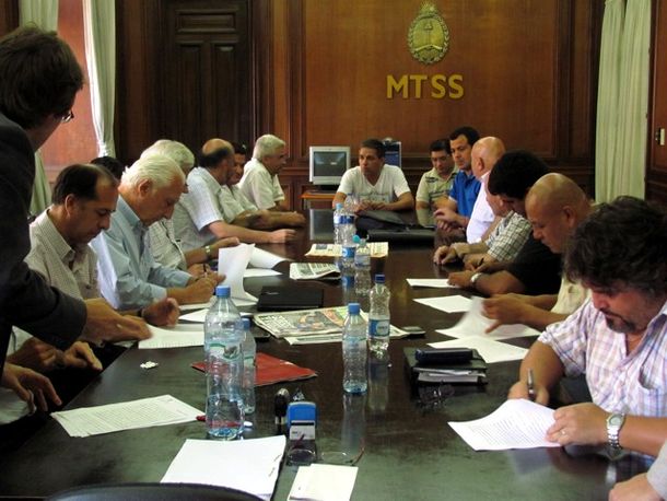 Aceiteros lograron un anticipo de $2000 a cuenta de paritarias