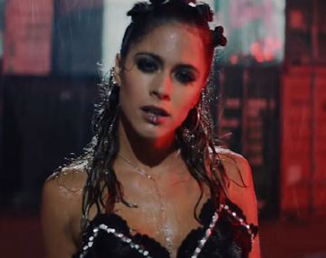 Tini Stoessel, muy sexy en Si tu te vas