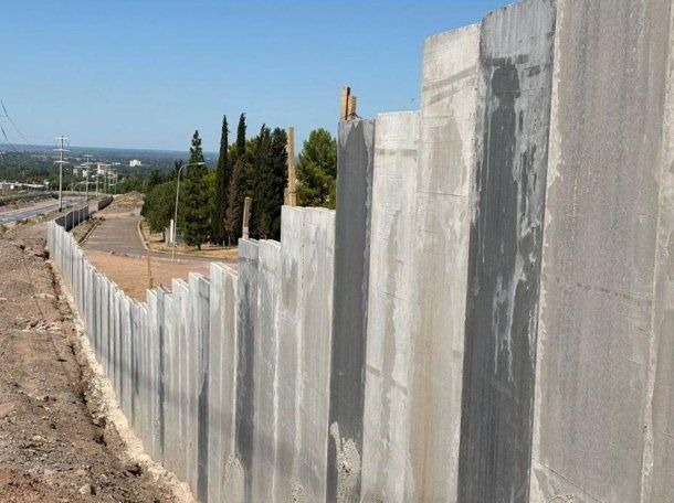 Retomaron la construcción del muro en la Universidad de Cuyo: cuándo lo terminarán