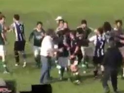 terrible: el hermano de schiavi pateo en la cara a un arbitro terrible: el hermano de schiavi pateo en la cara a un arbitro