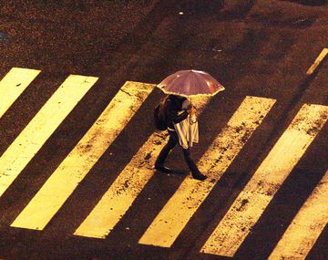 Cayó granizo y llueve fuerte en la Capital Federal y el conurbano bonaerense