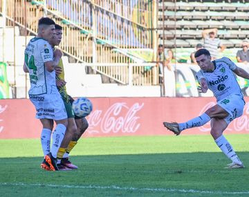 En un duelo clave por la permanencia y con nuevo DT
