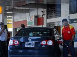 empresarios y opositores cuestionan el congelamiento empresarios y opositores cuestionan el congelamiento