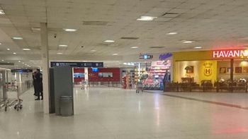 Así quedó la terminal A del Aeropuerto Internacional de Ezeiza tras la amenaza de bomba Así quedó la terminal A del Aeropuerto Internacional de Ezeiza tras la amenaza de bomba