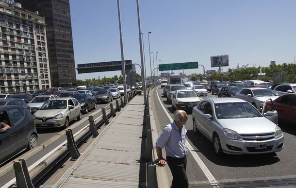 Aumentarían los peajes en las autopistas porteñas