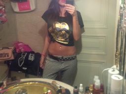 karina jelinek mostro su look antisexy con una foto muy sugestiva karina jelinek mostro su look antisexy con una foto muy sugestiva