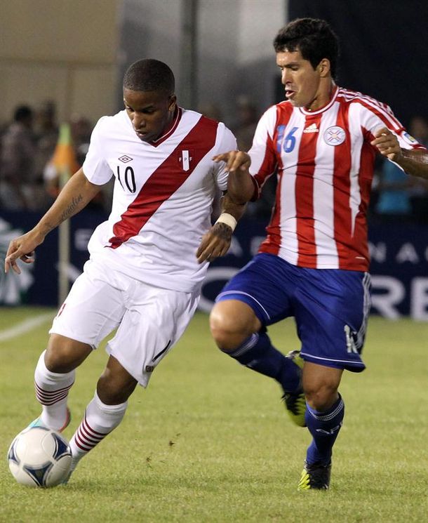 Paraguay superó a Perú en Asunción y tomó algo de aire