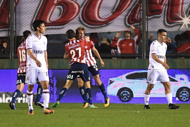 Unión dio la sorpresa al ganarle a Lanús