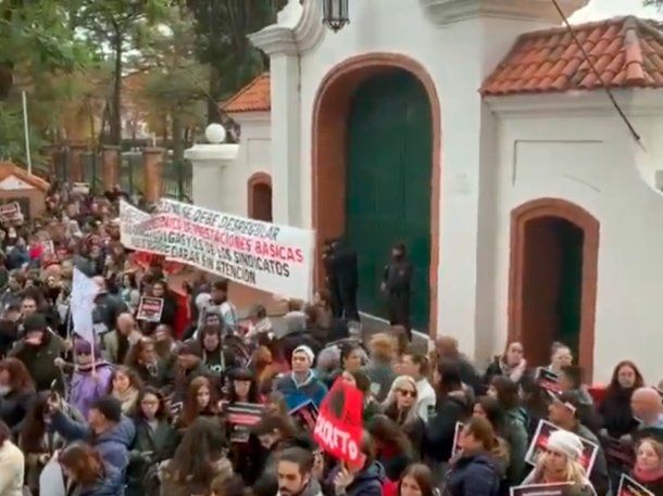 Protesta frente a la Quinta de Olivos en contra de los recortes en discapacidad