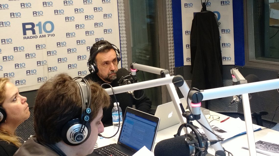 Alberto Fernández en duplec con el intendente por la FM 