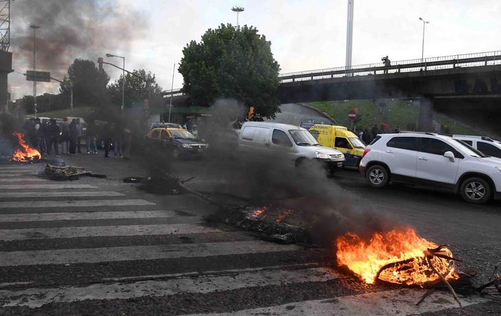 Colectiveros levantaron el corte en avenida General Paz por el asesinato del chofer