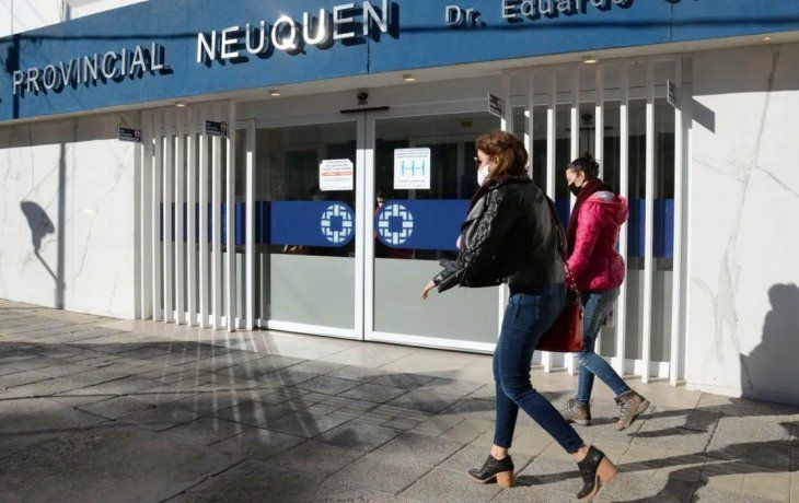 Siete horas de espera en un hospital de Neuquén: La gente va a las marchas y después nos pide perdón