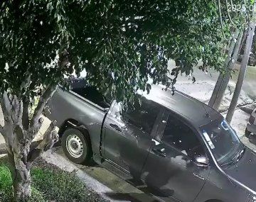 Lanús: lo interceptaron dos ladrones y le dispararon mientras se metía en su casa