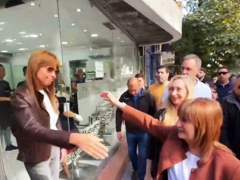 El incómodo cruce entre Patricia Bullrich y una vecina de Palermo: Te votamos, pero no a vos...