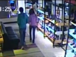 Los escrachan por robarse un celular