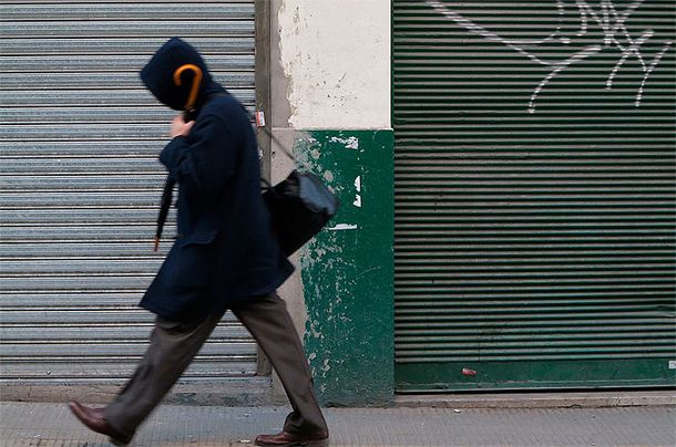 Mañana helada y sensación térmica bajo cero en la Ciudad