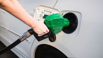 rocio a un delincuente con nafta y detuvo un robo rocio a un delincuente con nafta y detuvo un robo