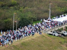 upm: asambleistas marchan en caravana a fray bentos upm: asambleistas marchan en caravana a fray bentos