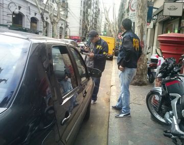 Les ofrecía trabajo y abusaba de ellas