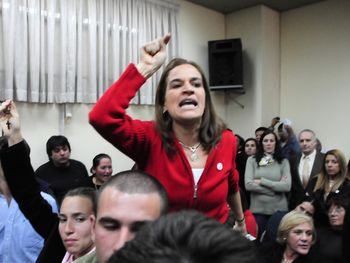 Cecilia Pando fue contratada para ser maestra de un colegio de Palermo