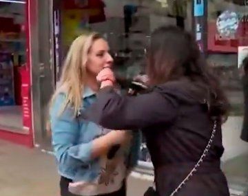 El tenso momento que sufrió una cronista de TN durante un móvil