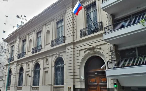 Rusia salió al cruce de dichos de Manuel Adorni sobre presuntas tareas de espionaje y reclama explicaciones