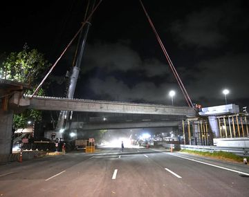 Impresionante despliegue para ampliar el Puente Labruna sobre Avenida Cantilo