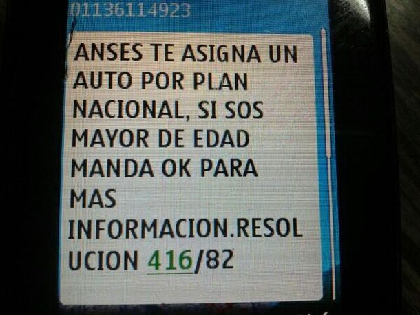 La Anses denuncia estafas a través de mensajes de texto