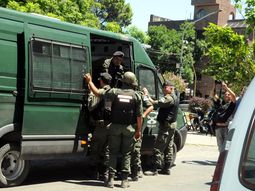 Uno de los gendarmes recibió el alta médica y el otro está fuera de peligro