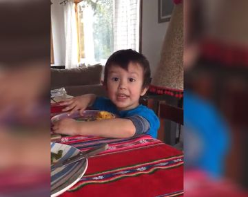 ¡Imperdible! Este nene hizo la interpretación más tierna del himno argentino y se volvió viral