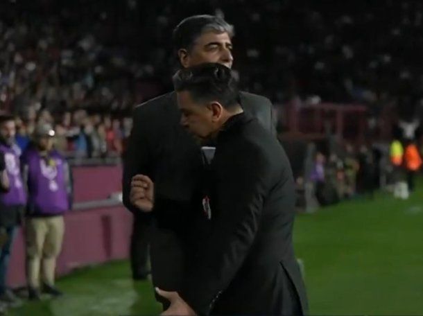 El fastidio de Marcelo Gallardo con Juanfer Quintero en la jugada previa al empate de Lanús