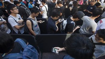 largas colas y frustracion en el primer dia de ventas del iphone 7 largas colas y frustracion en el primer dia de ventas del iphone 7