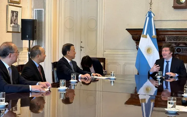 Milei le solicitó a Xi Jinping la renovación del swap con China