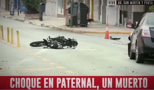 Choque fatal en Paternal: viajaba en moto, un auto la embistió y murió
