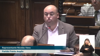El diputado del Frente Amplio, Nicolás Viera, está a cargo de la interpelación a Bustillo y Arbeleche por la delegación uruguaya de la CTM de Salto Grande. El diputado del Frente Amplio, Nicolás Viera, está a cargo de la interpelación a Bustillo y Arbeleche por la delegación uruguaya de la CTM de Salto Grande.
