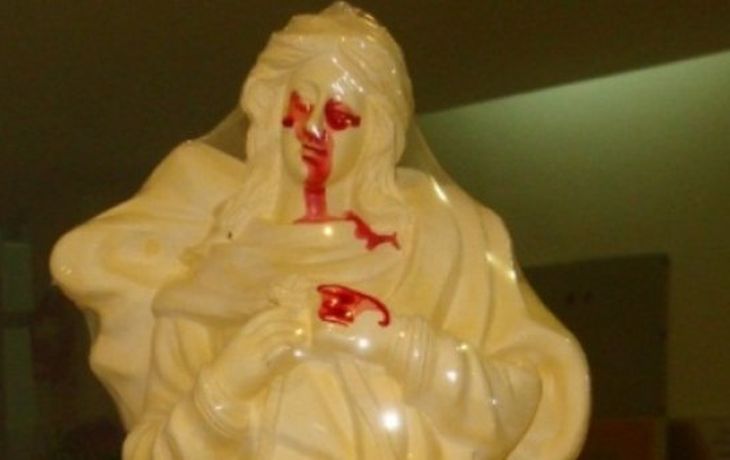 Una virgen que llora sangre revoluciona a toda Santa Fe