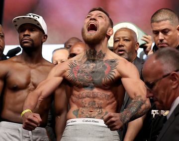 McGregor en pleno pesaje