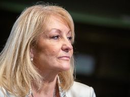 Carolina Cosse, intendenta de Montevideo, presentará sus descargos por escrito frente al pedido de juicio político por parte de la oposición. Carolina Cosse, intendenta de Montevideo, presentará sus descargos por escrito frente al pedido de juicio político por parte de la oposición.