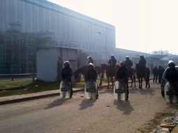 trabajadores tomaron una empresa autopartista en reclamo por despidos trabajadores tomaron una empresa autopartista en reclamo por despidos