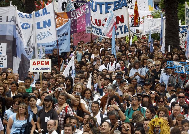 Baradel pidió a los gobiernos nacional y provincia que tomen nota del reclamo