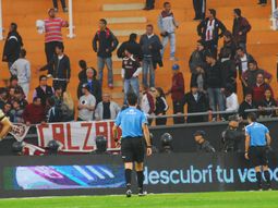 lanus: un hincha muerto y otro herido en el estadio unico lanus: un hincha muerto y otro herido en el estadio unico