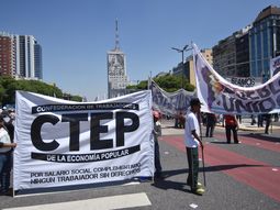 Organizaciones sociales marcharon por la emergencia social Organizaciones sociales marcharon por la emergencia social