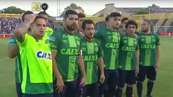 Emotivo homenaje de San Lorenzo a Chapecoense Emotivo homenaje de San Lorenzo a Chapecoense