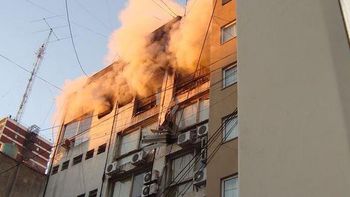 se incendio un departamento en pleno centro porteno se incendio un departamento en pleno centro porteno