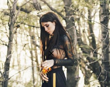 Candelaria Tinelli: topless y transparencias