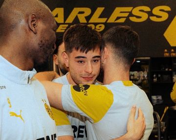 Emotiva despedida de Aaron Anselmino en Borussia tras ser repescado por Chelsea
