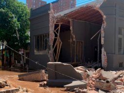 Córdoba: se reventó un caño de agua y derrumbó la pared de un comercio