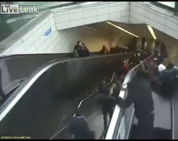 Así se abría la escalera mecánica